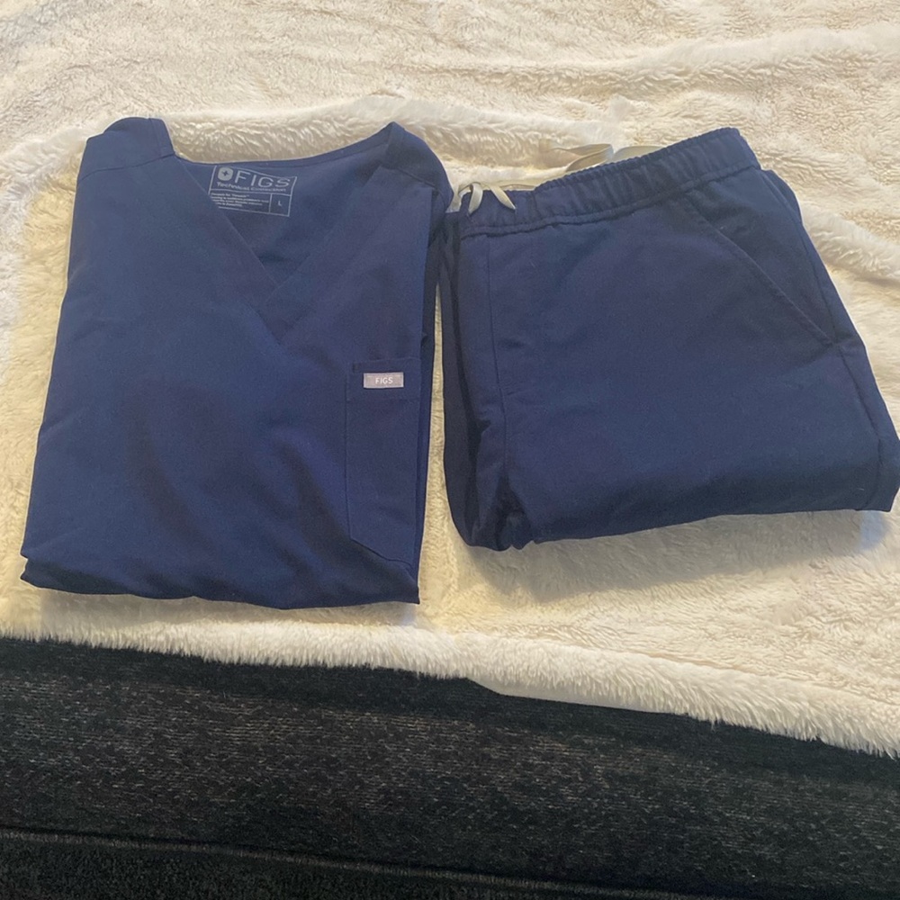 Men’s figs scrub set